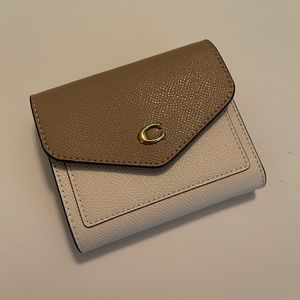 Coach WYN Color Block Compact Wallet NWOT Ivory and Tan